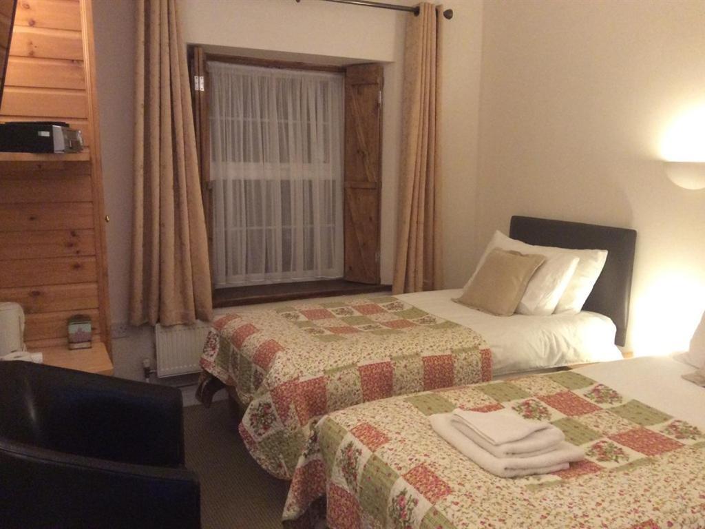 The Old Star Bed & Breakfast Winterbourne Room photo