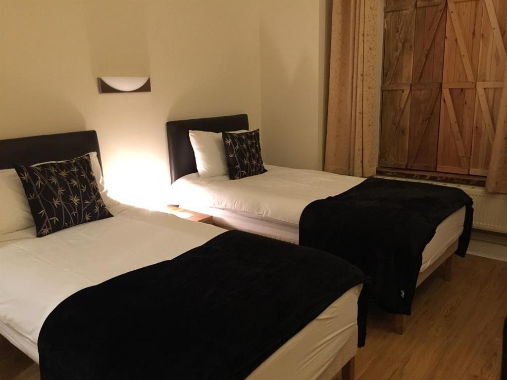 The Old Star Bed & Breakfast Winterbourne Room photo